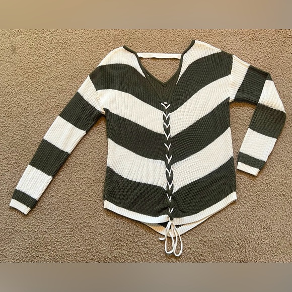 Derek Heart Plus V Neck Sweater, Deep V And Drawstring Detail On Back, Size 1X - Picture 2 of 7